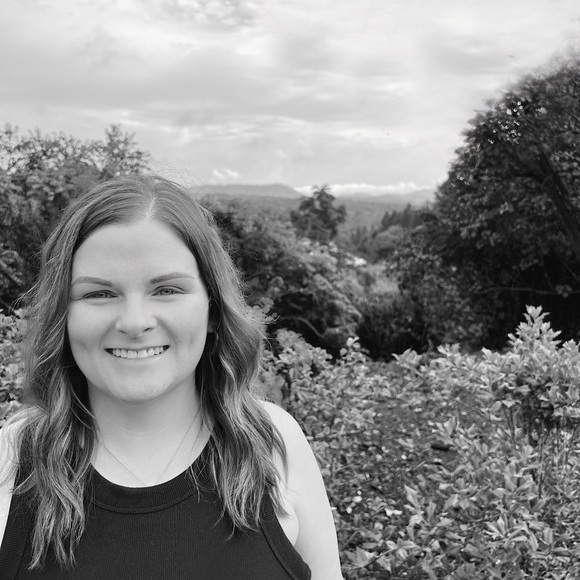 Meet your Posher, Amanda - Picture 2 of 2